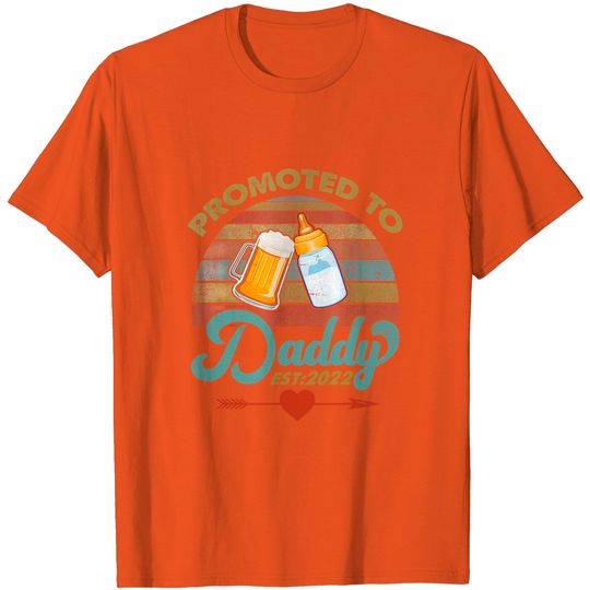 Promoted To Daddy Est 2022 Beer Dad Bottle Baby Shower T-Shirt